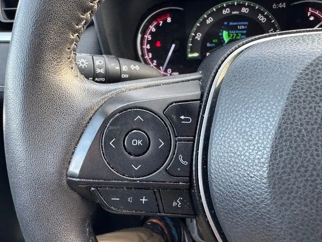 Used 2024  Toyota XLE Premium image 23