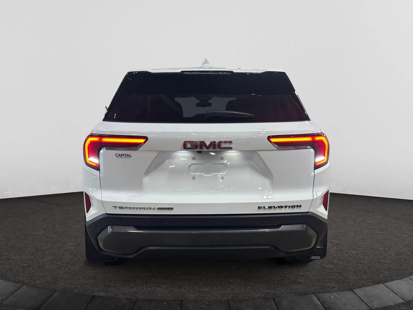 Used 2025 White GMC AWD Elevation image 4
