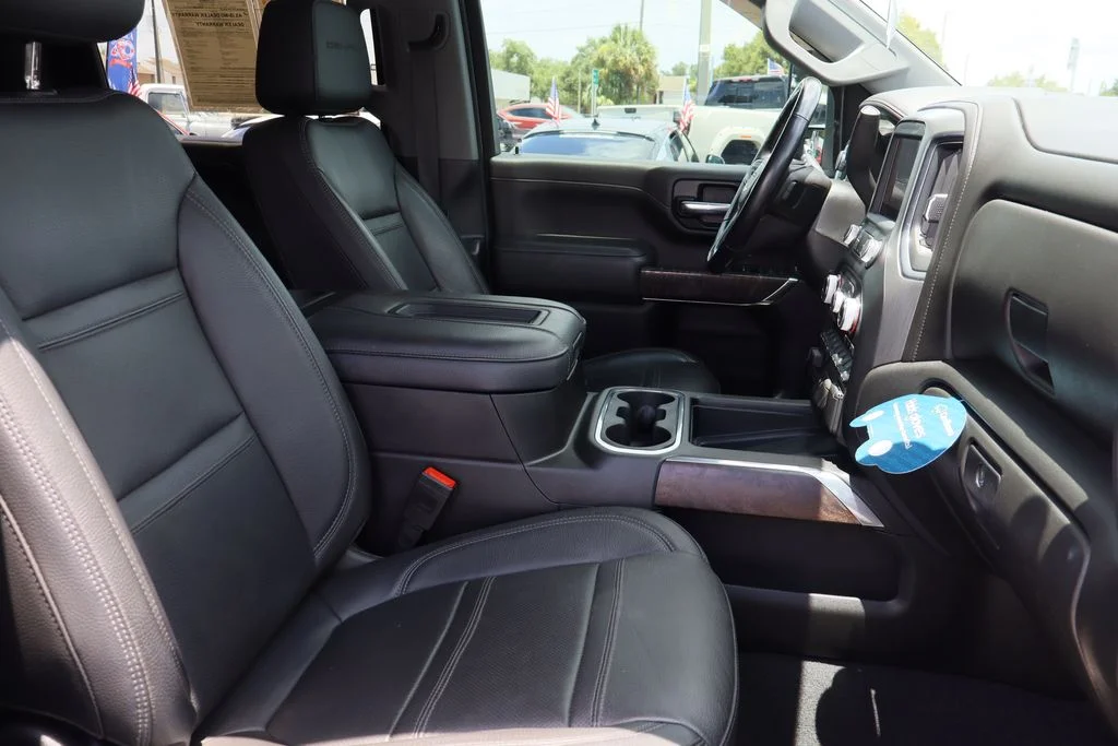 Used 2022 White GMC Denali image 30