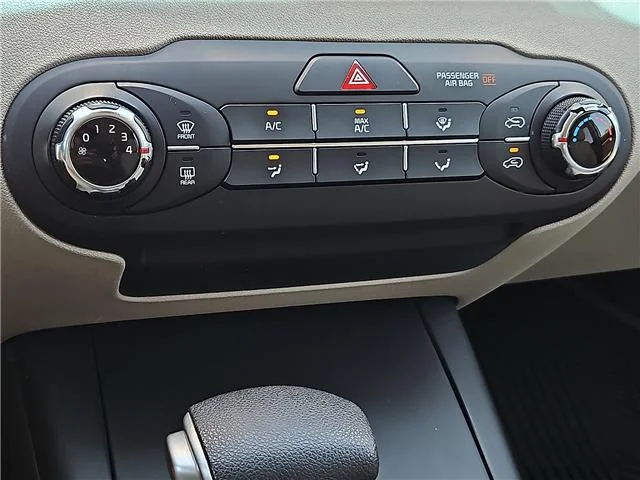 Used 2020 Snow White Pearl KIA 2.4L LX All-wheel Drive image 15