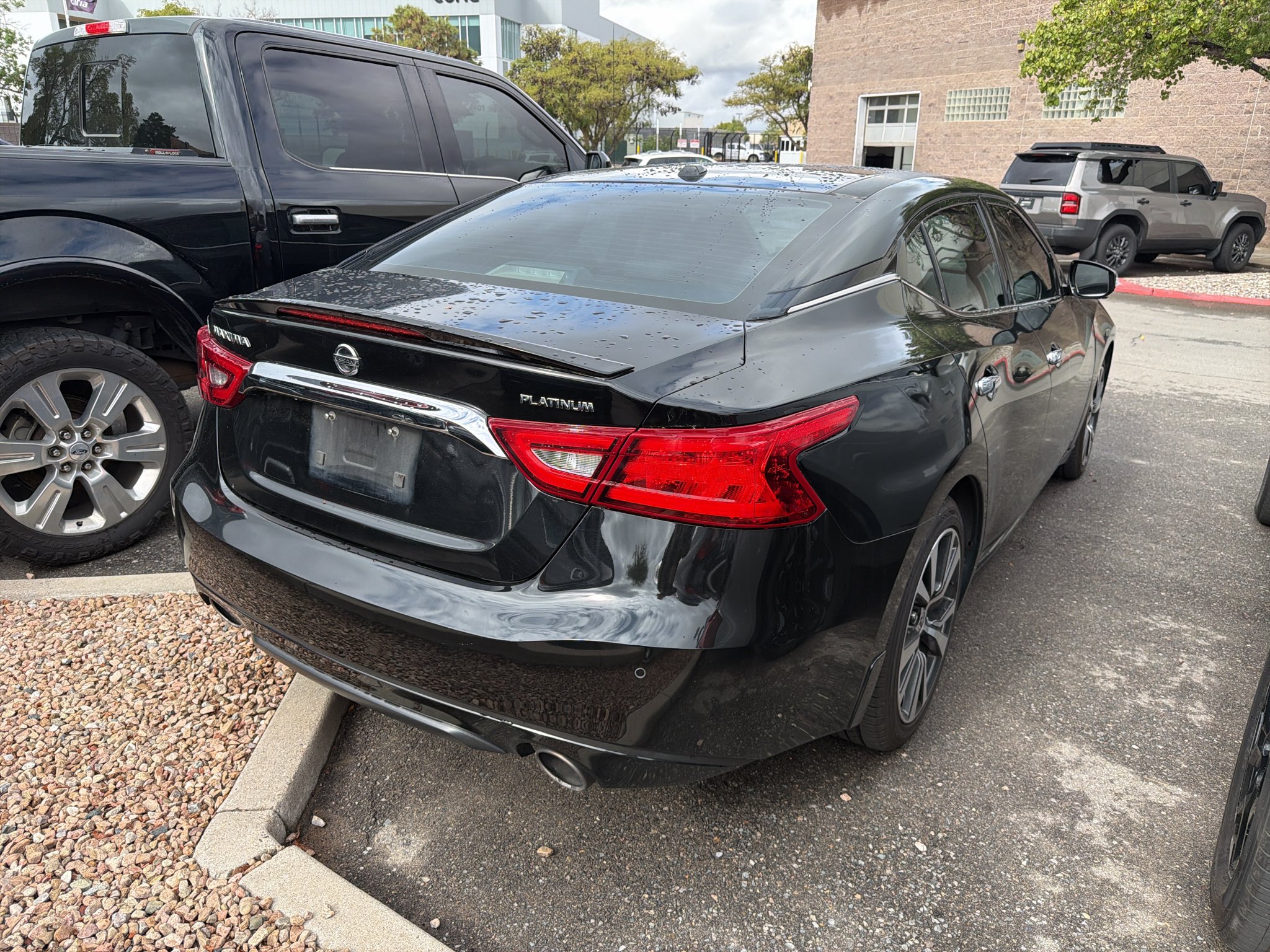Used 2016 Kh3 - Super Black Nissan 3.5 Platinum image 4
