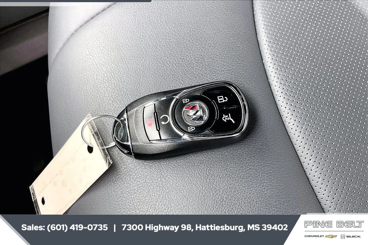 Used 2023 Summit White Buick Essence image 9