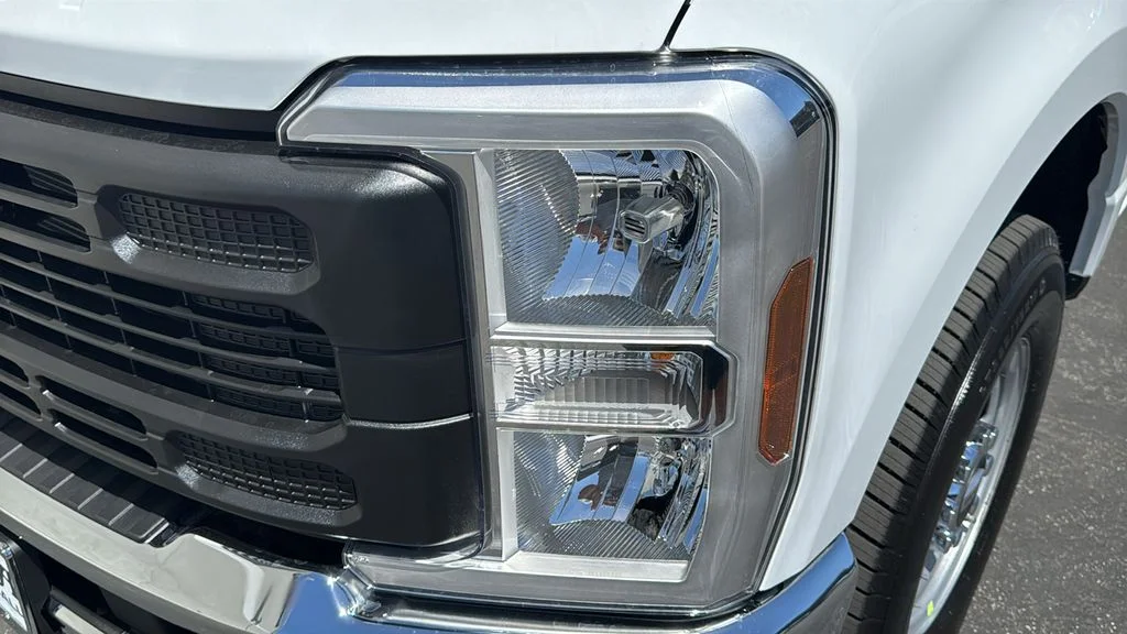 New 2026 Oxford White Ford F-250® XL image 4
