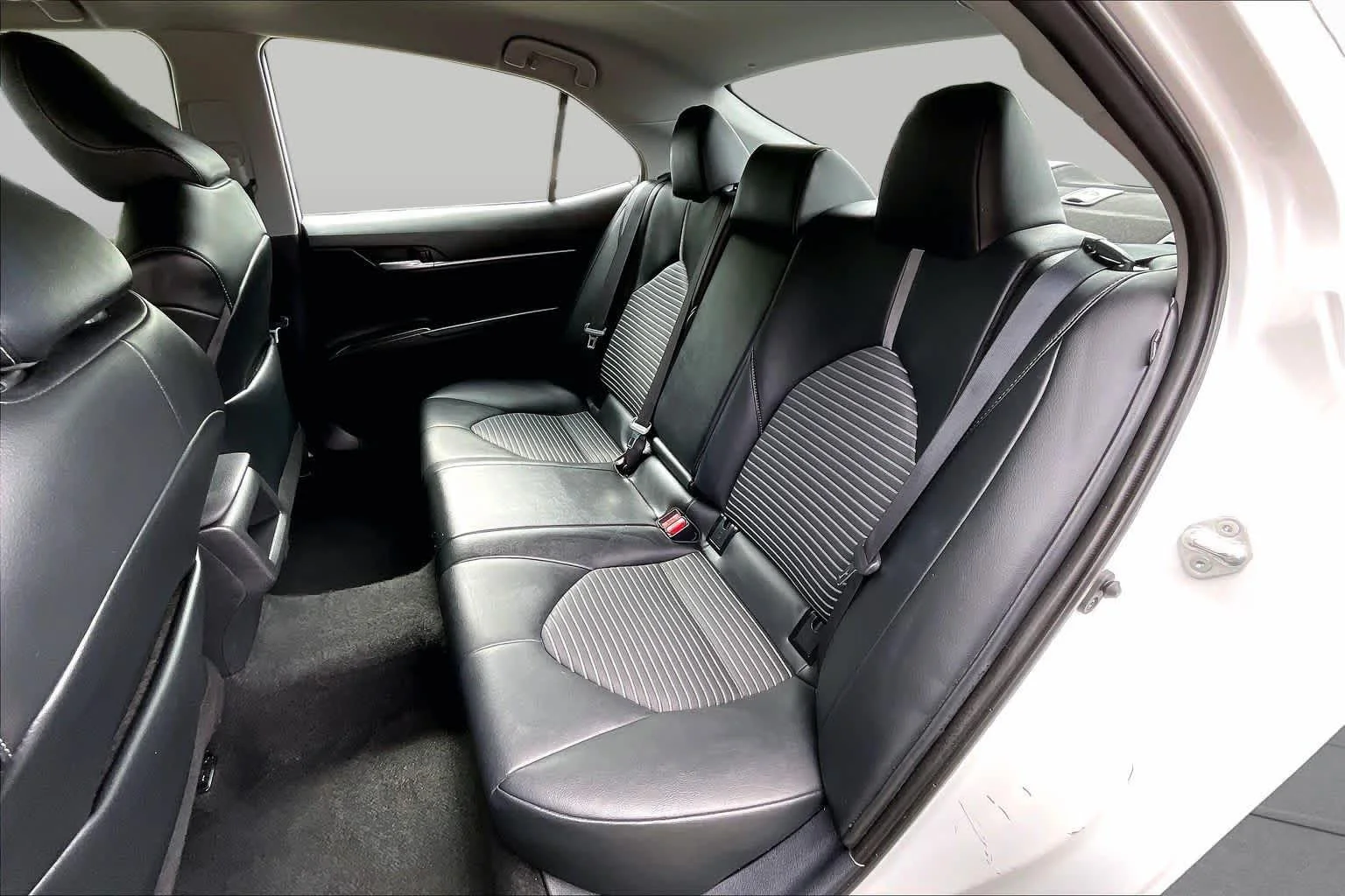 Used 2024 Ice Cap Toyota SE image 20