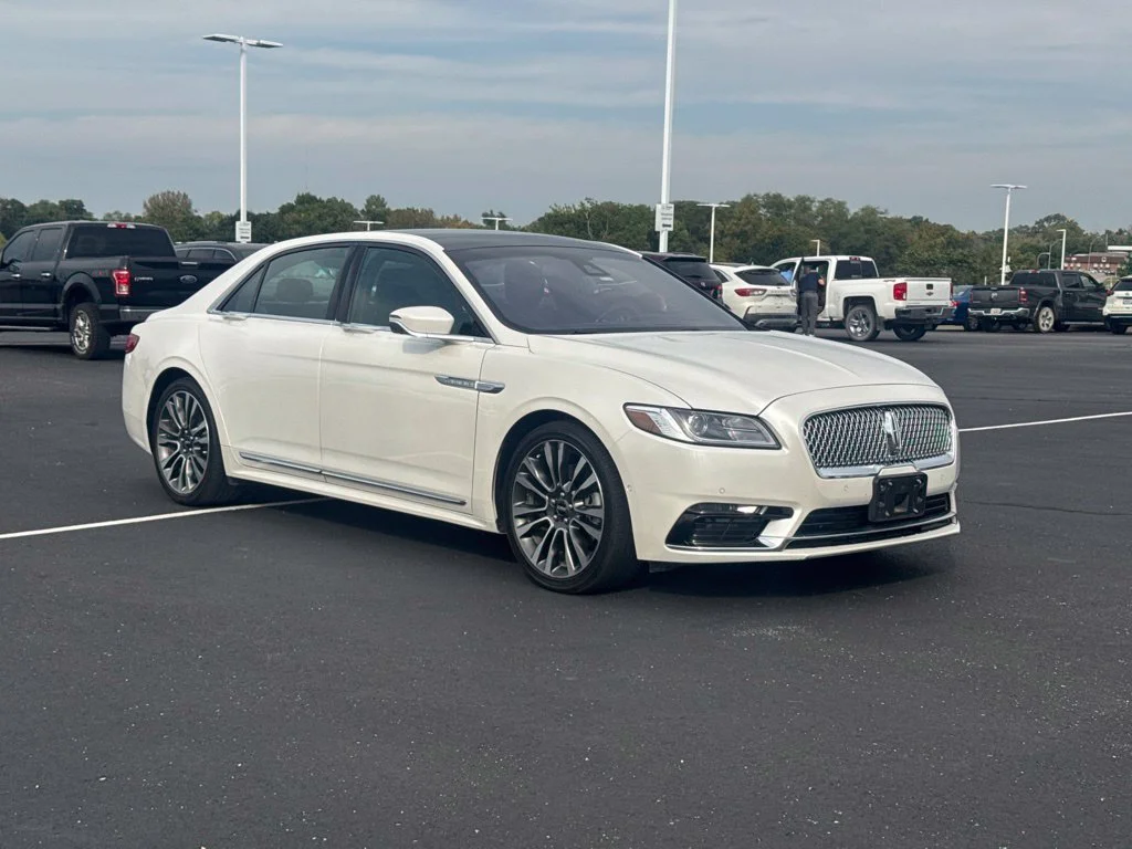 Used 2018 White Lincoln Select image 10