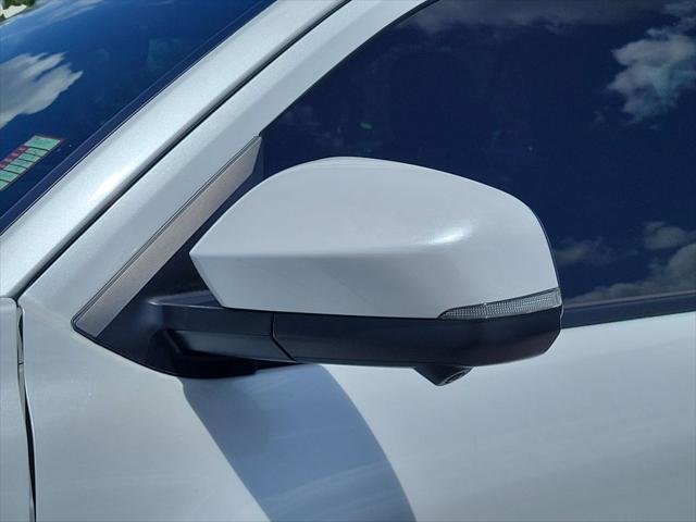 Certified Used 2025 WIND CHILL PEARL Toyota  image 11
