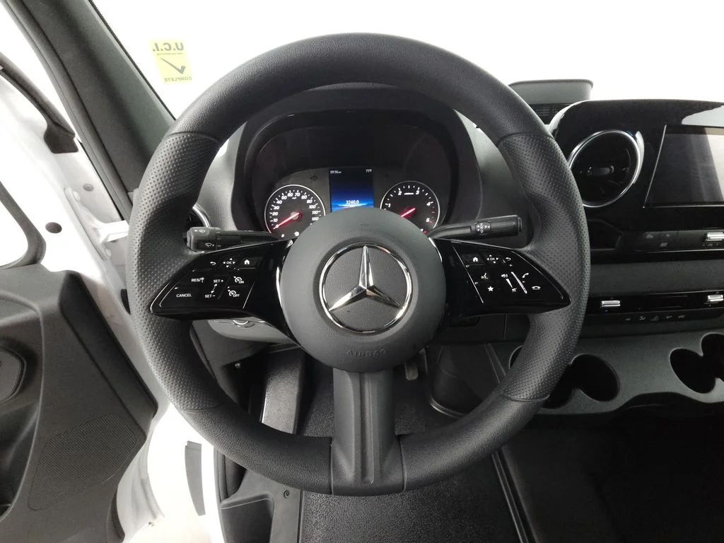 Used 2026  Mercedes-Benz Cargo 144 WB image 11