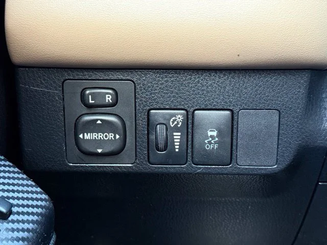 Used 2013 Spruce Mica Toyota XLE image 23