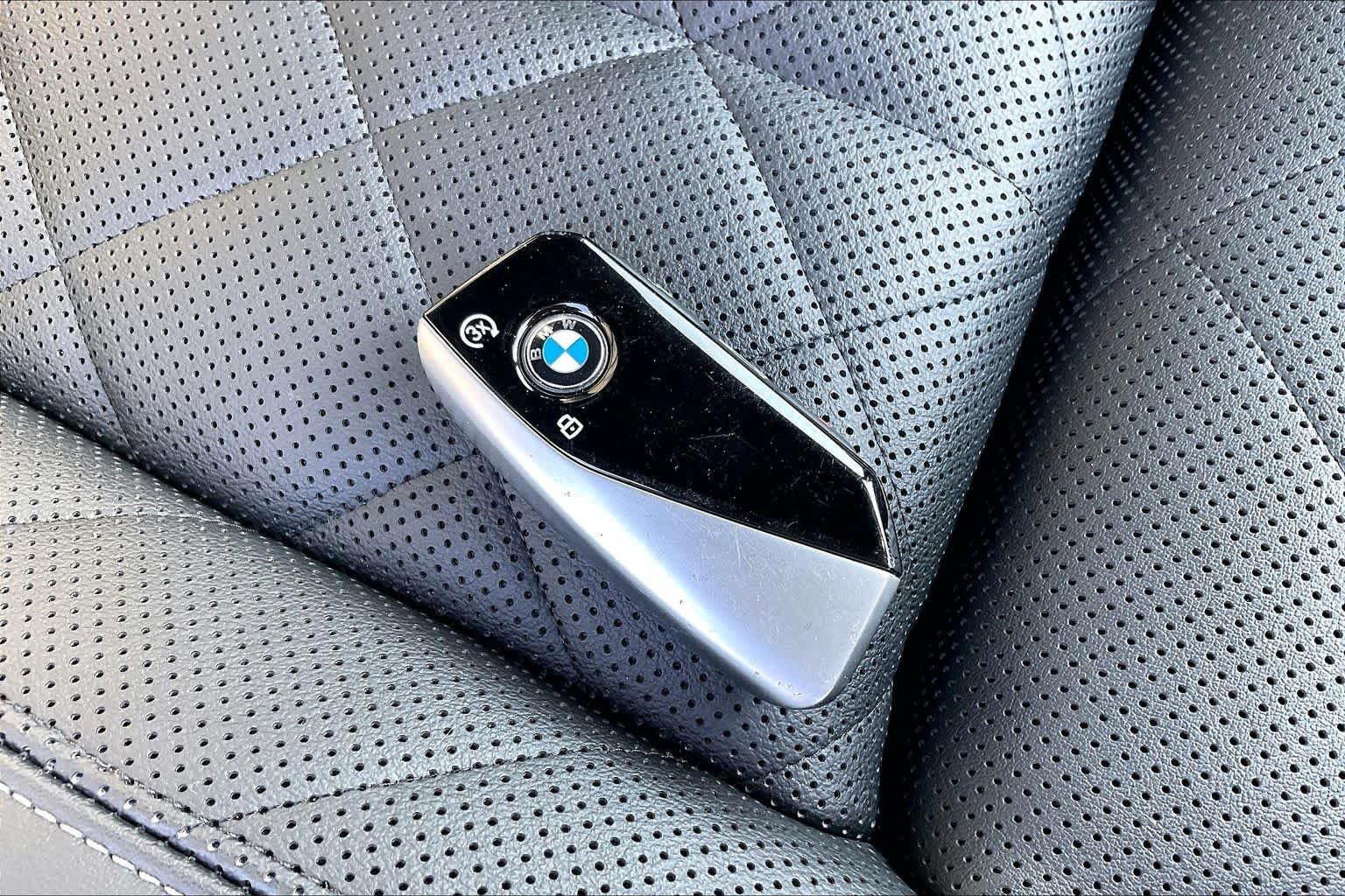 Used 2025 Carbon Black Metallic BMW xDrive40i image 14