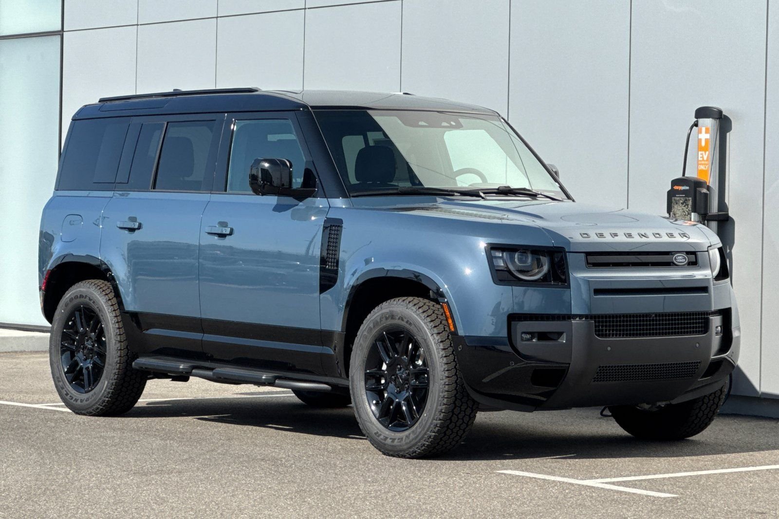 New 2026 Tasman Blue LAND ROVER X-Dynamic SE image 7
