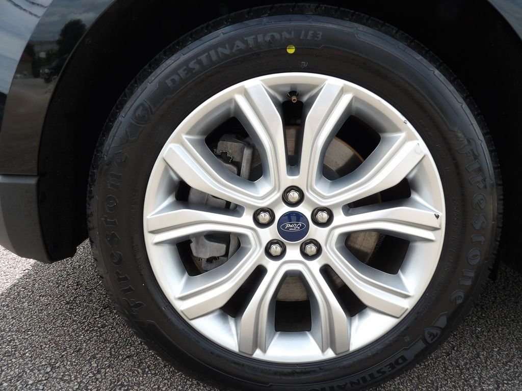 Used 2022 Black Metallic Ford Titanium image 12