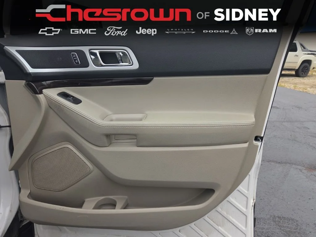 Used 2014 White Ford Limited image 17