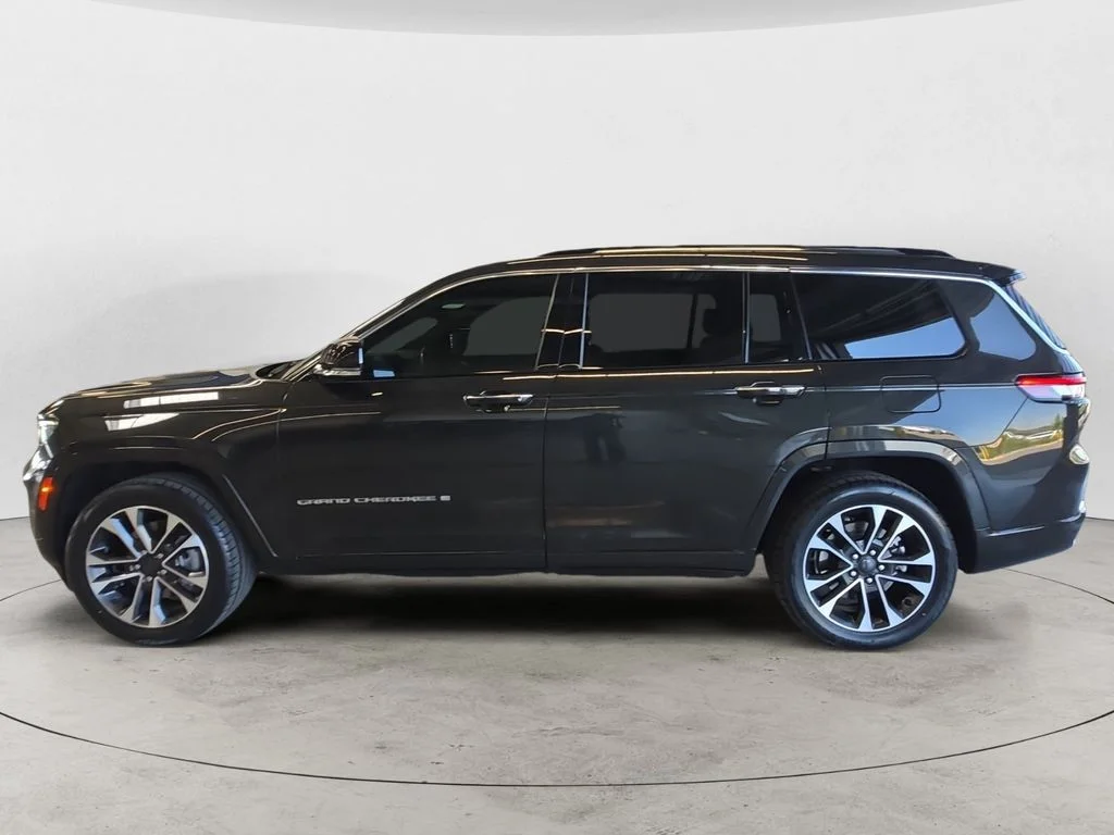 Used 2022 Brown Jeep Overland image 12