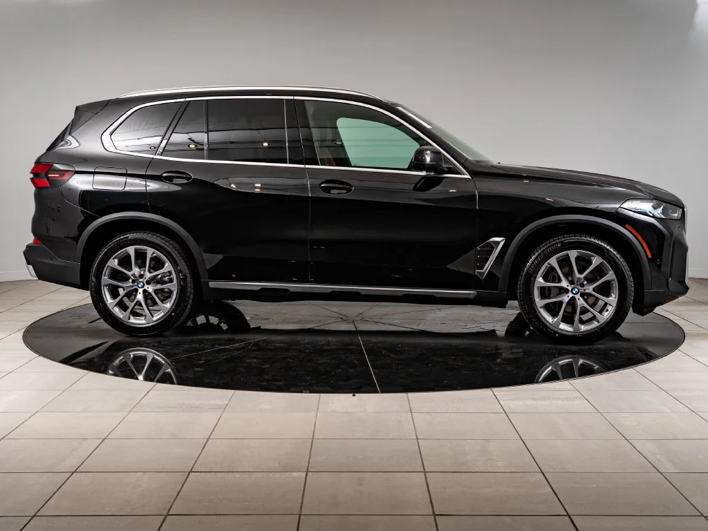 New 2026 Black Sapphire Metallic BMW xDrive40i image 11