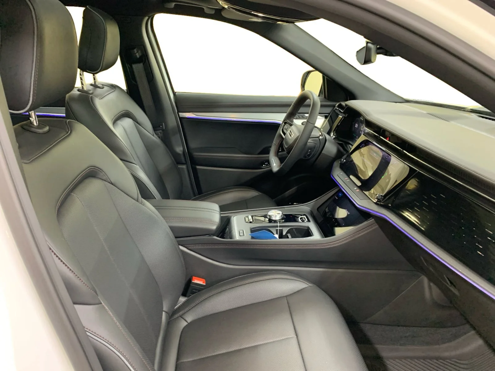 Used 2025 Bright White Jeep Limited image 17