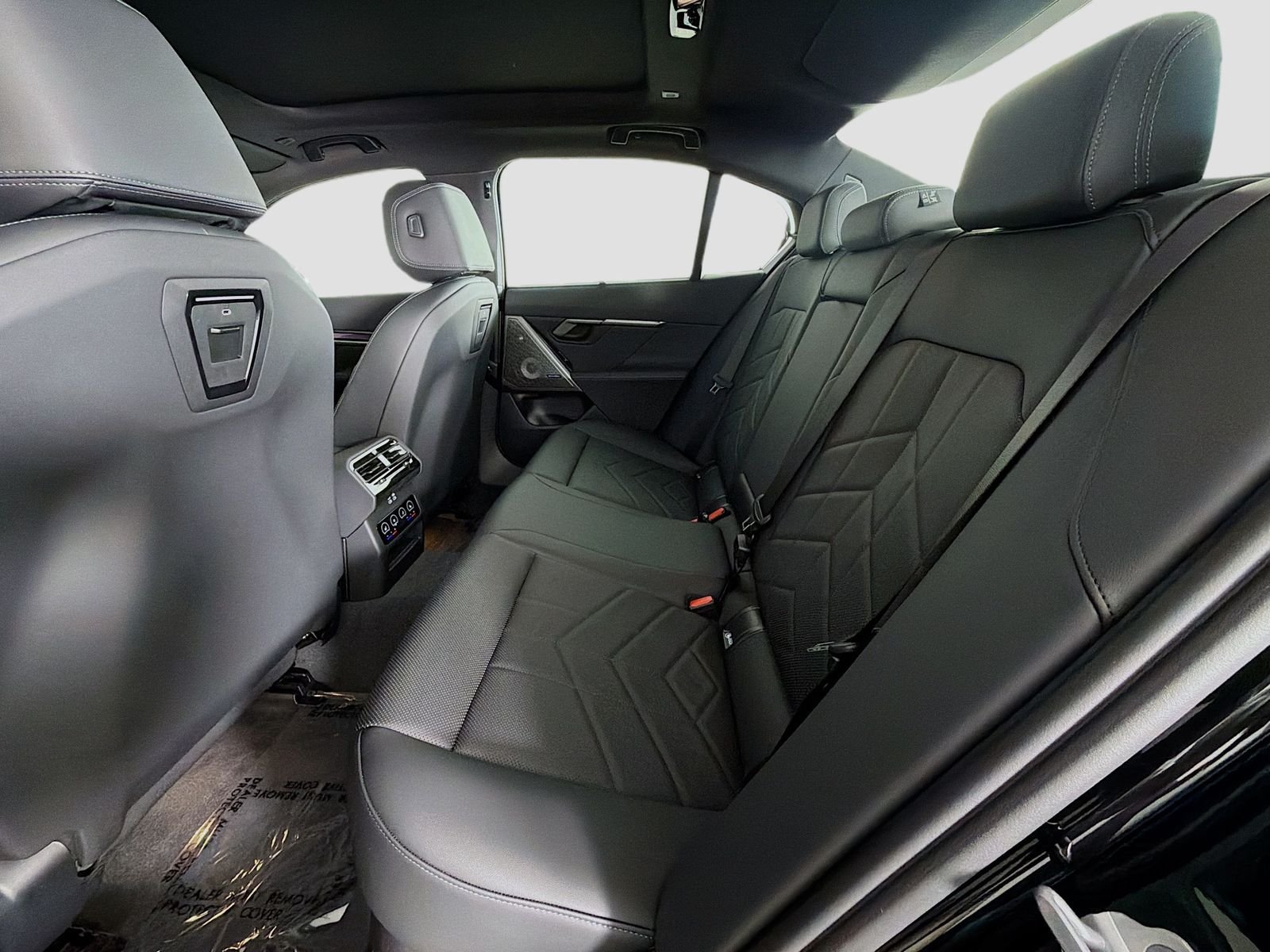 New 2027 Black Sapphire Metallic BMW 550e xDrive image 34
