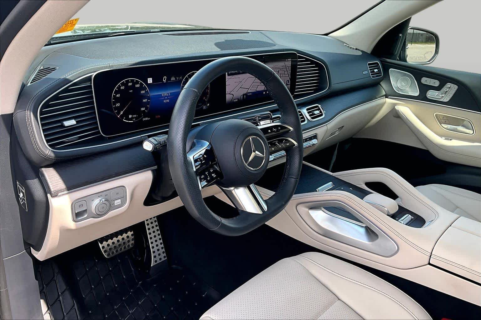 Used 2025 Obsidian Black Metallic Mercedes-Benz GLS 450 image 18