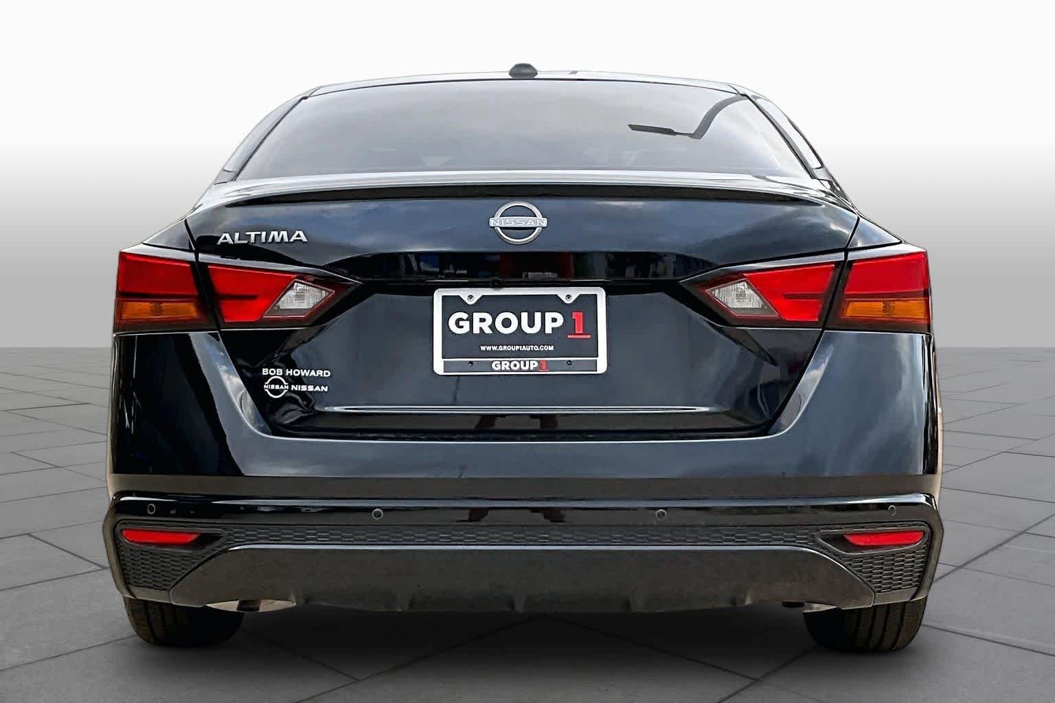 Used 2025 Super Black Nissan S image 5