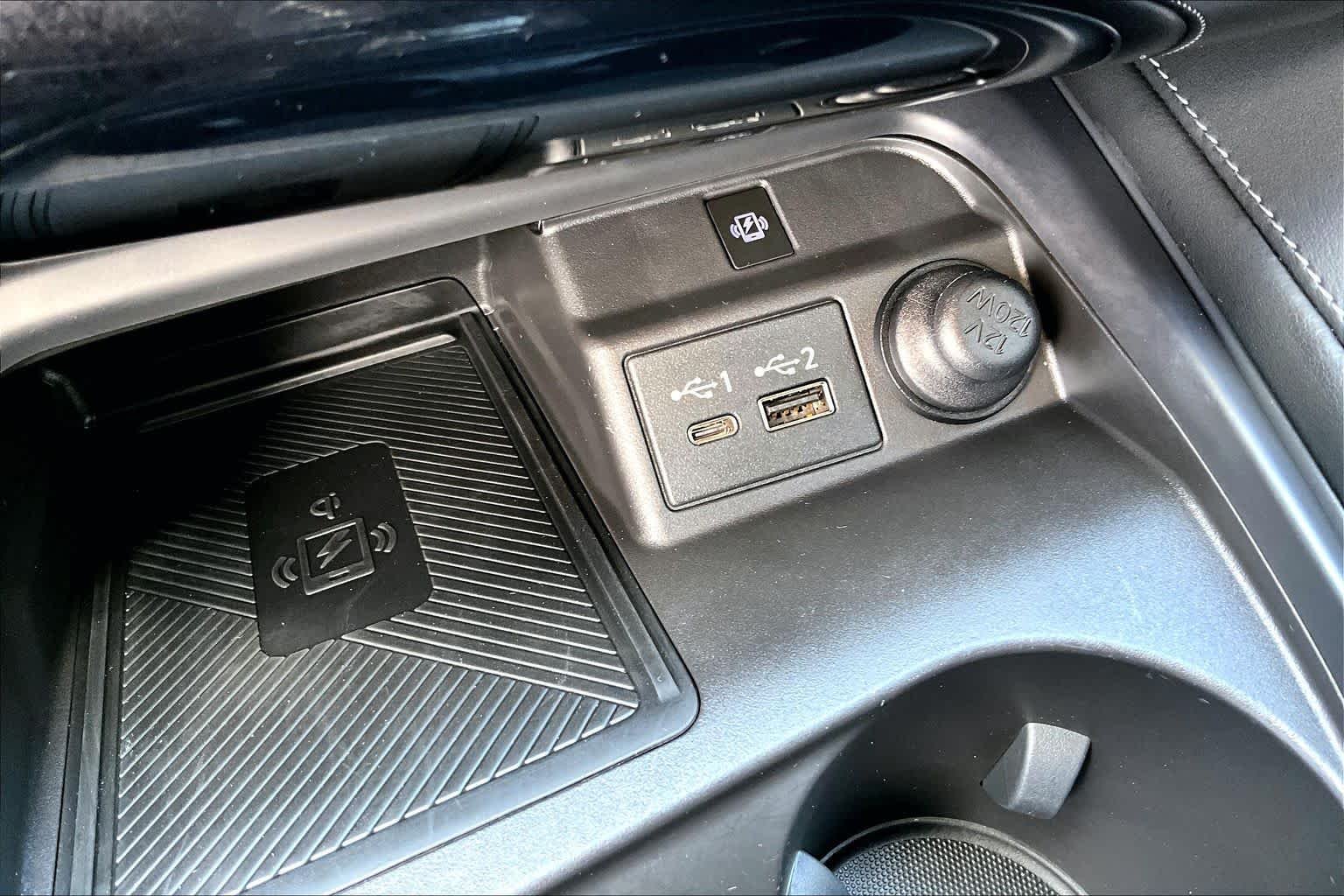 Used 2025 Radiant White INFINITI LUXE image 31