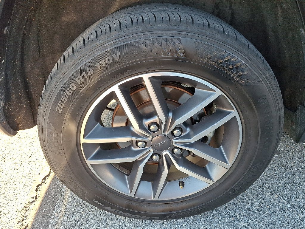Used 2021 Silver Jeep Limited image 7