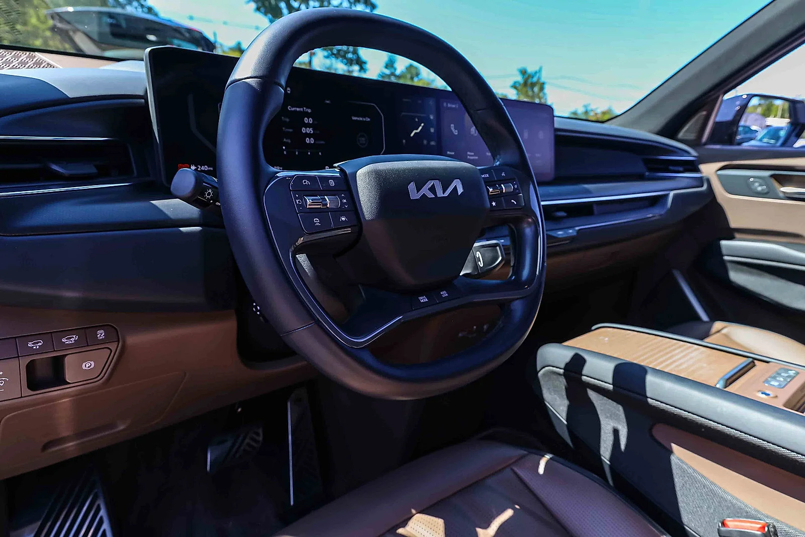 Certified Used 2024 Snow White Pearl Kia GT-Line image 7