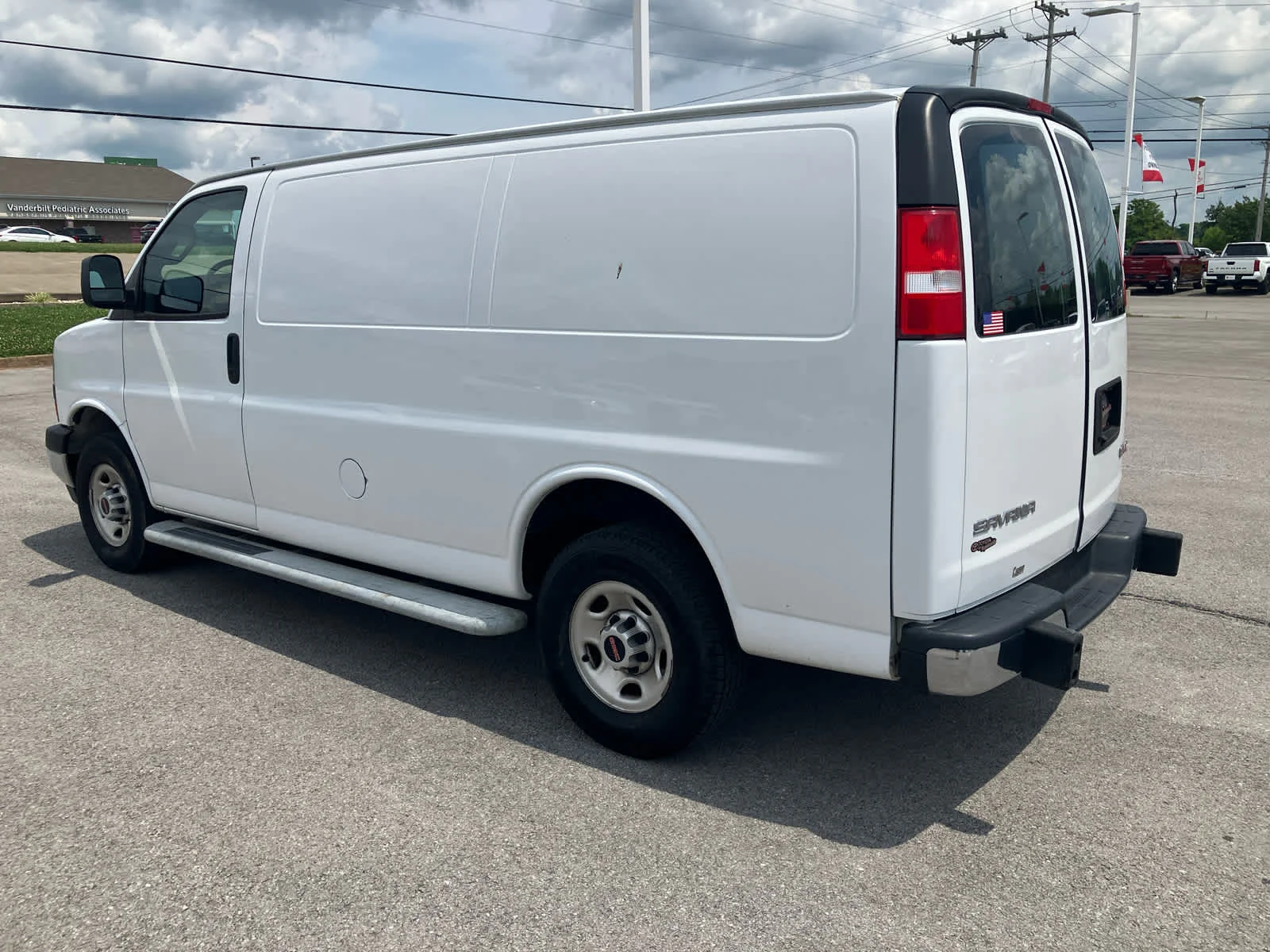 Used 2022 Summit White GMC  image 5