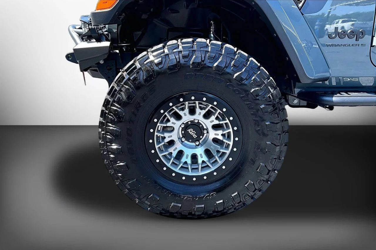 New 2026 Anvil Clear-Coat Exterior Paint Jeep Sahara image 32