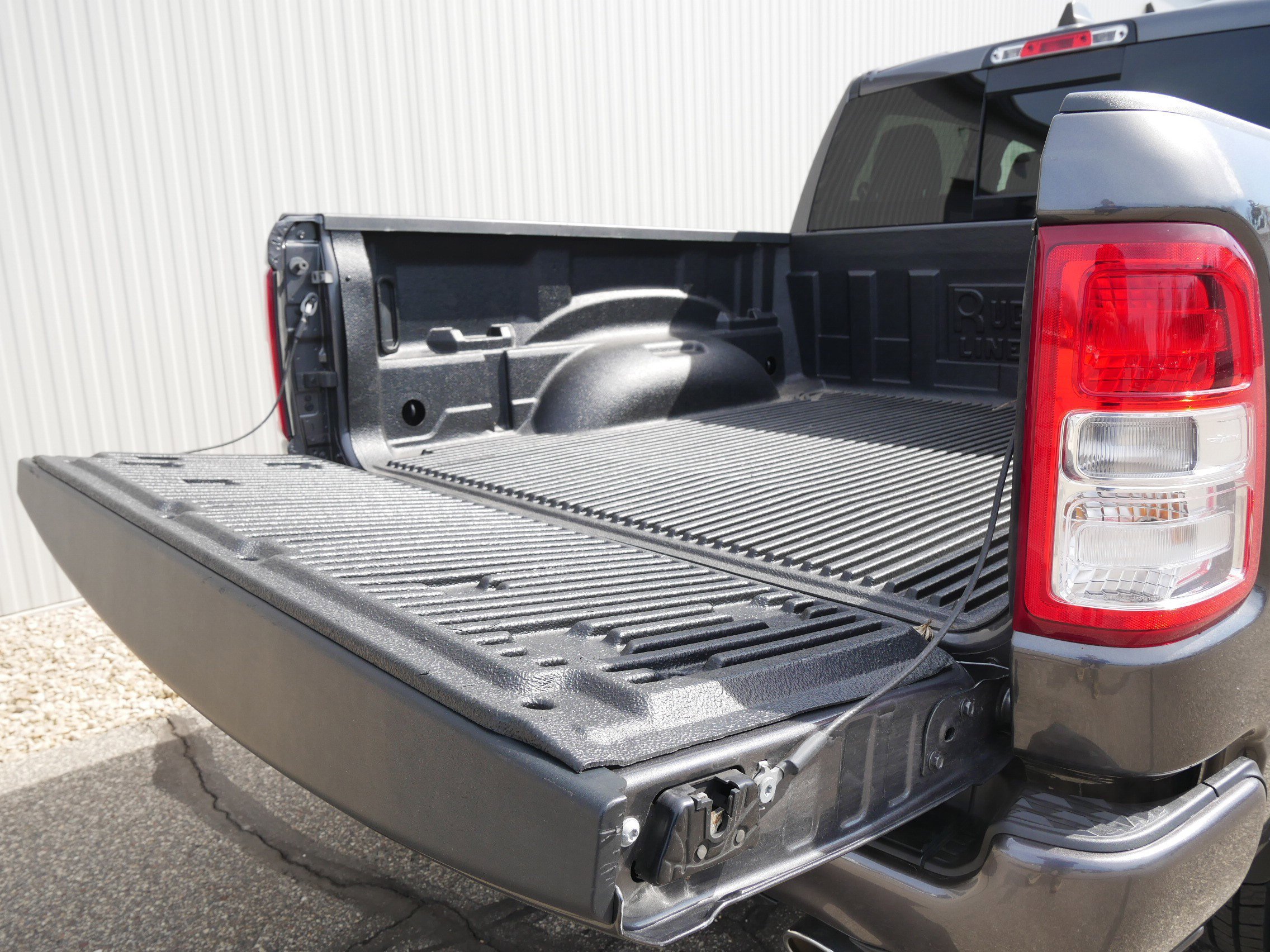 Certified Used 2022 Granite Crystal Metallic Clearcoat Ram Big Horn image 12