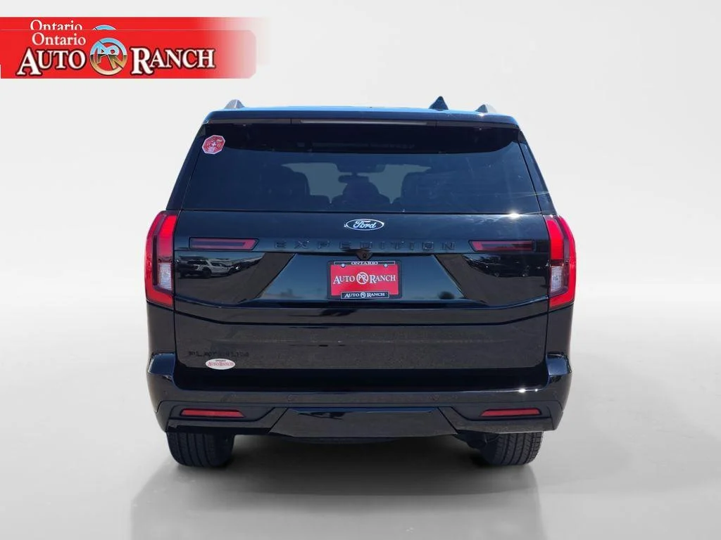 New 2026 AGATE BLACK METALLIC Ford Platinum image 4
