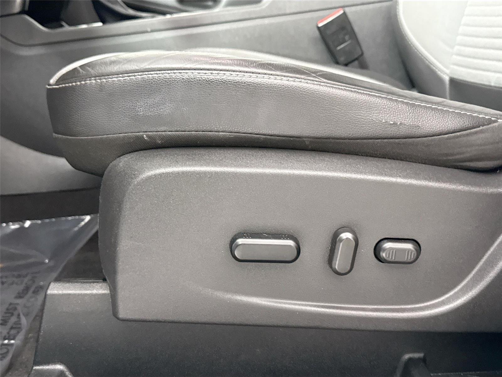 Used 2018 Ingot Silver Ford SE image 26