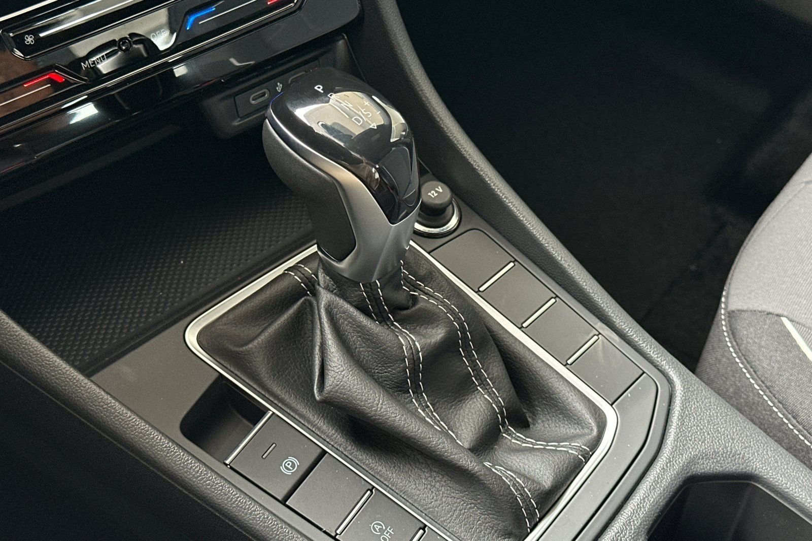 New 2026 Deep Black Pearl Volkswagen 1.5T Sport image 20