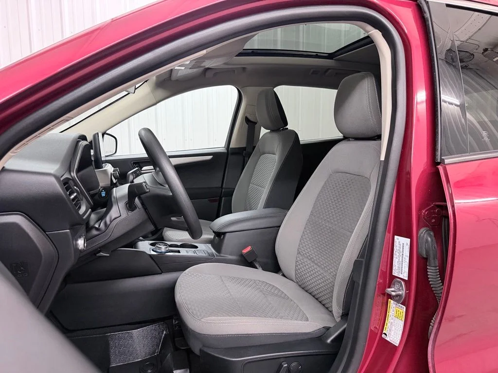 Used 2020 Red Ford SE image 13