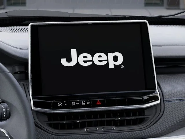 New 2026 Diamond Black Crystal Pearl-Coat Exterior Paint Jeep Latitude image 19