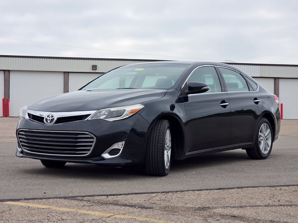 Used 2015 Cosmic Gray Mica Toyota XLE Premium image 20