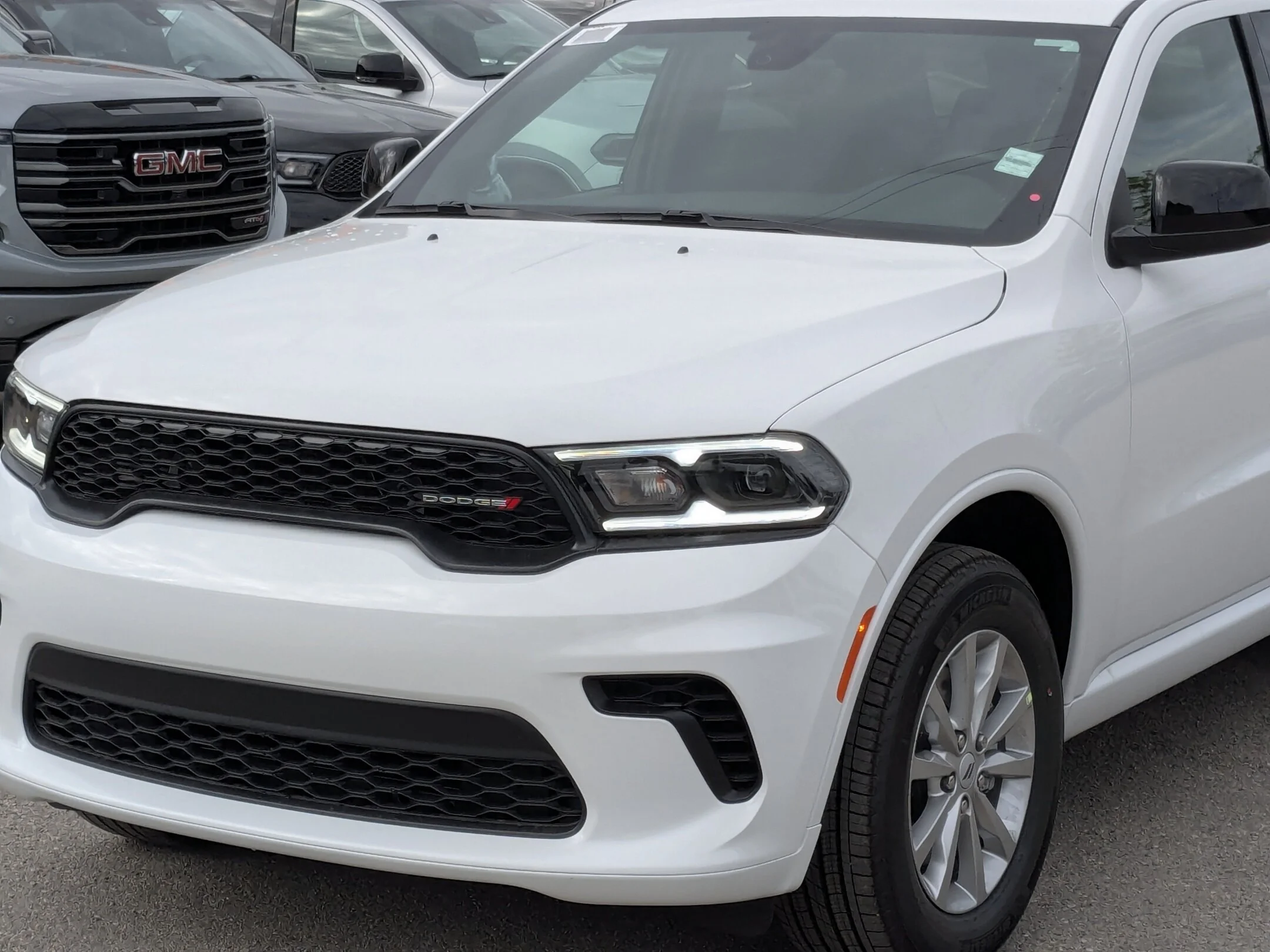 New 2026 White Dodge SXT - - 18 Alum Wheels - Michelin All-Season Tires - Remote Start - Heated Steering Wheel & More! image 10