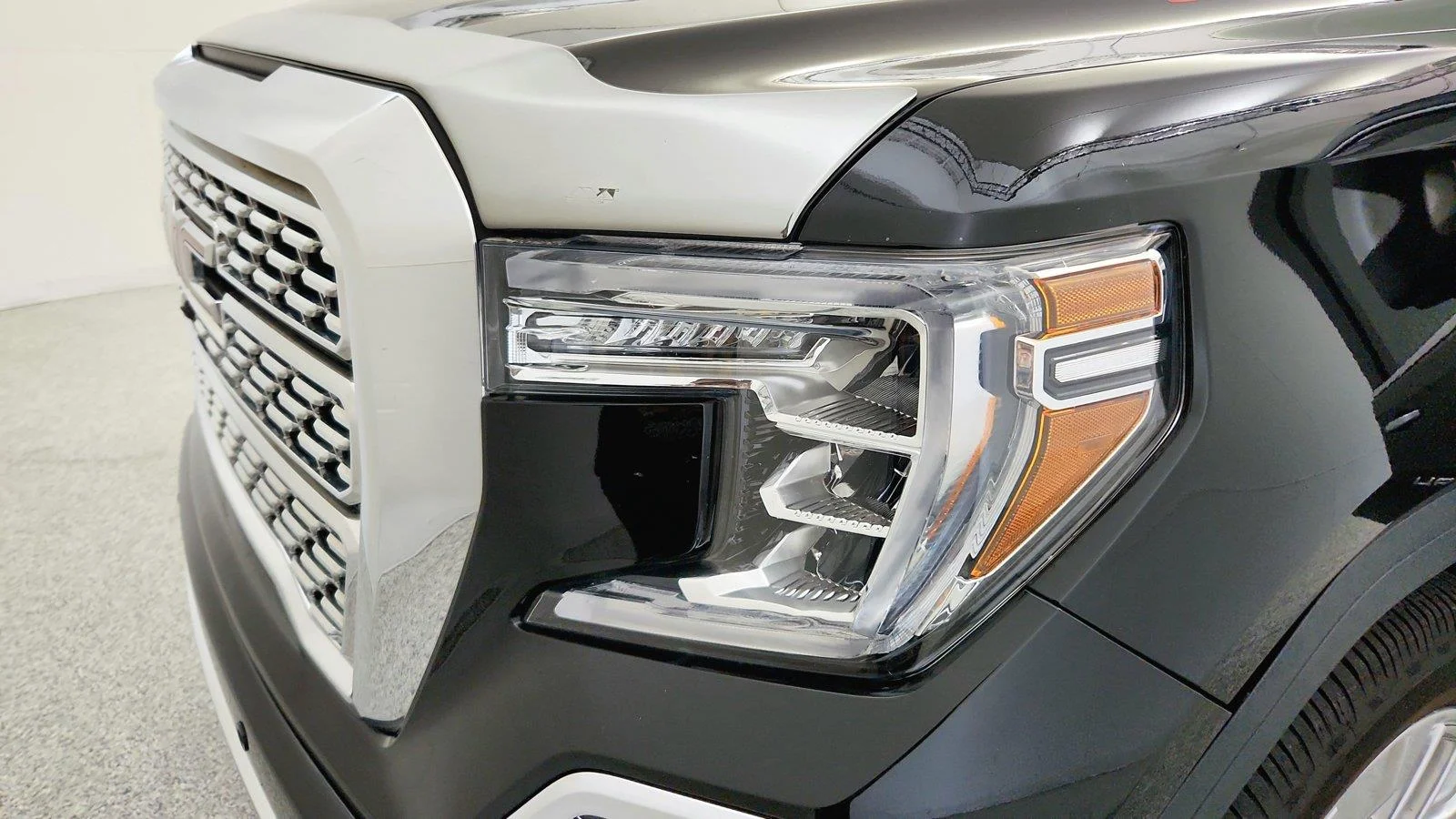 Used 2019 ONYX BLACK GMC Denali image 34