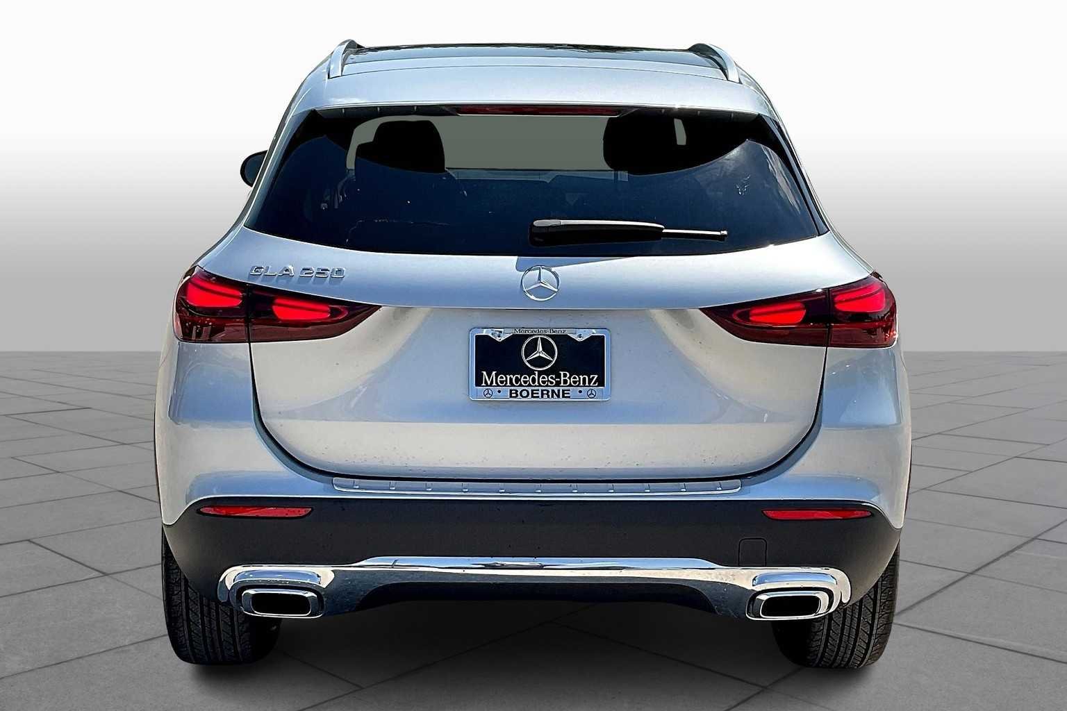 Used 2026 Cirrus Silver Metallic Mercedes-Benz GLA 250 image 4