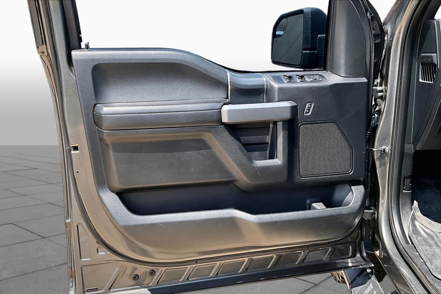 Used 2018 Magnetic Metallic Ford XLT image 25