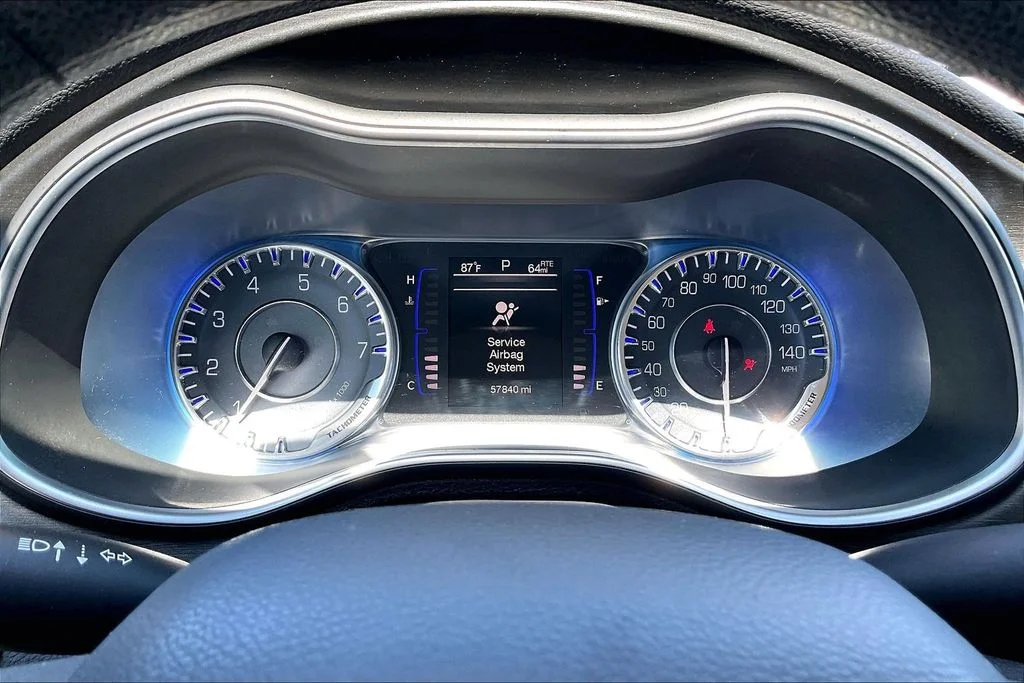 Used 2015 Silver Chrysler Limited image 11