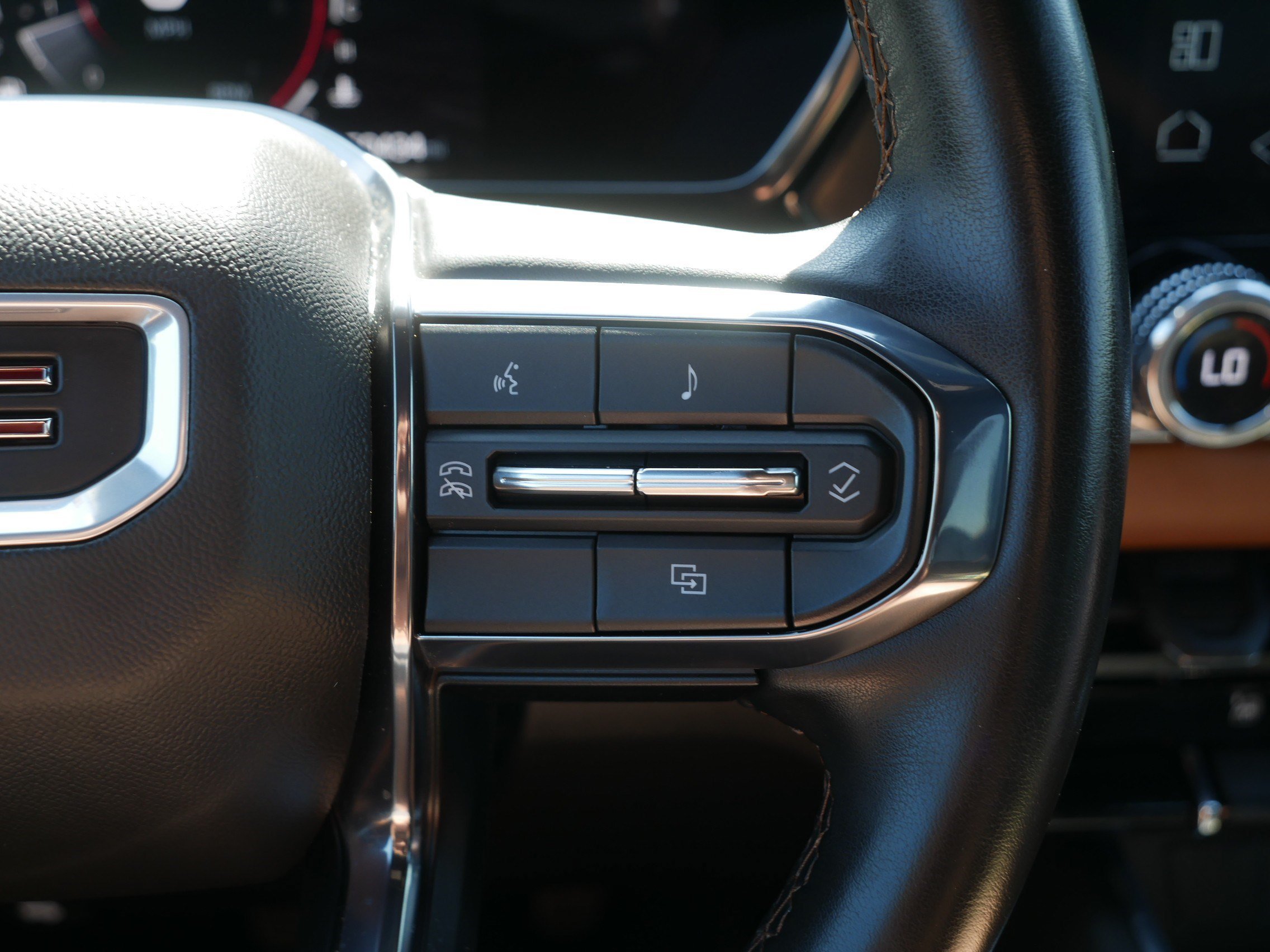 Used 2023 Summit White GMC 4WD AT4 image 30