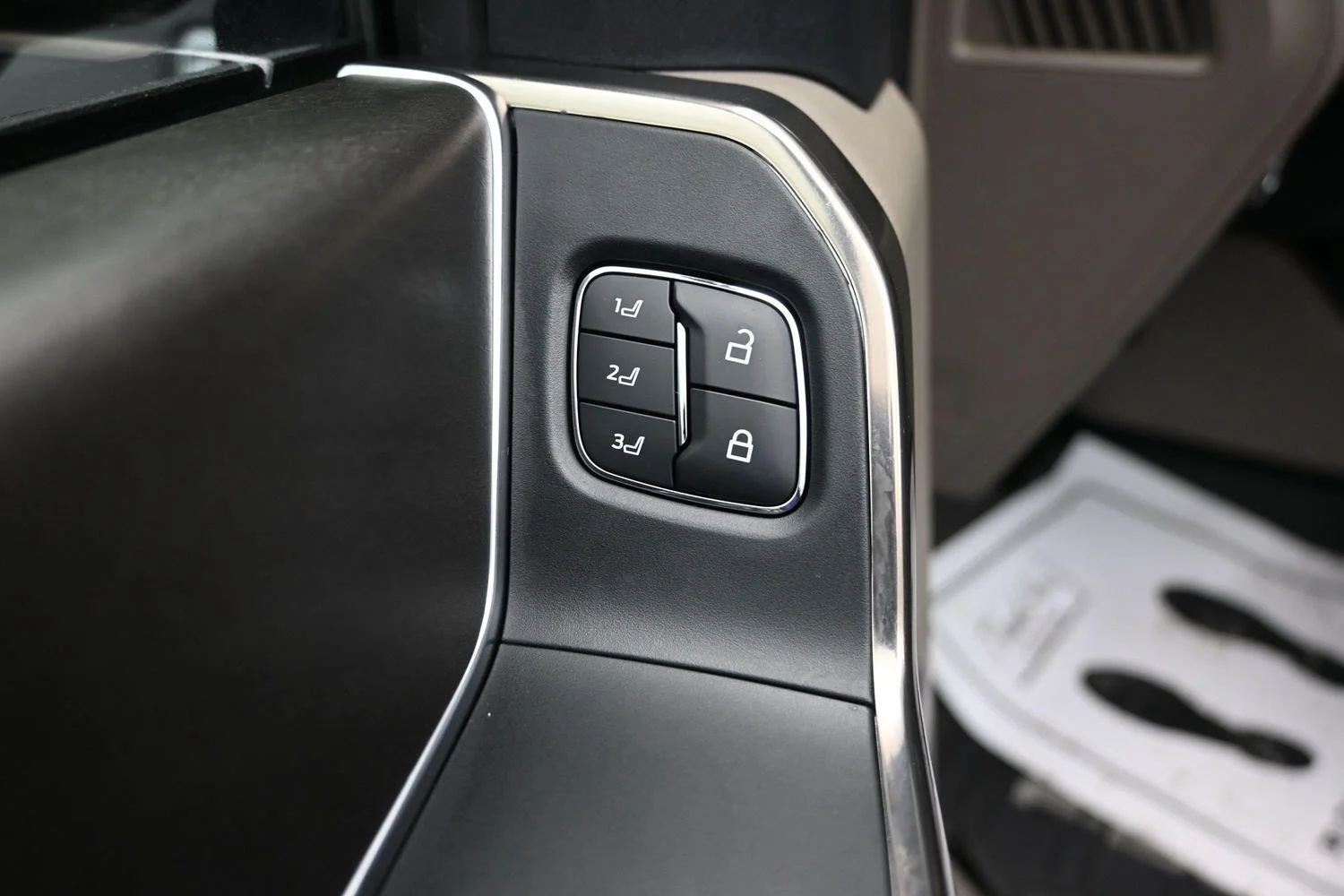 Used 2025 Agate Black Ford Platinum image 26
