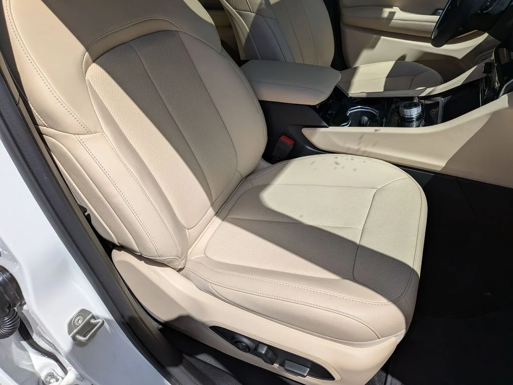 Used 2023 White Jeep Limited image 29