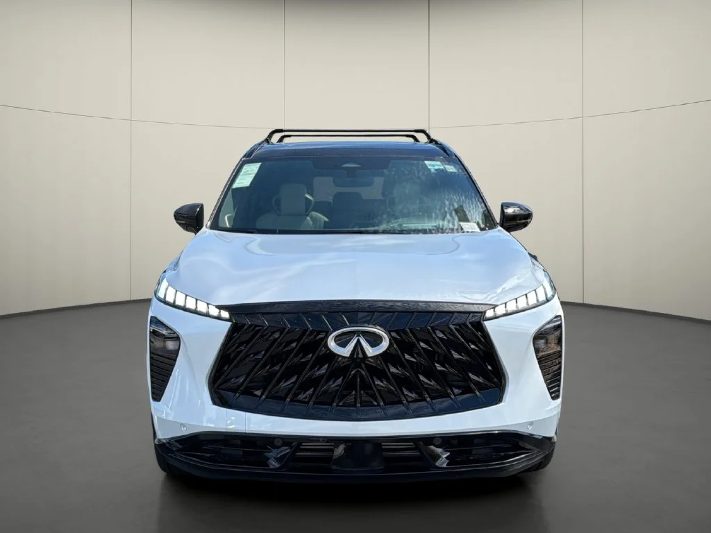 New 2027 2T RAD WHT INFINITI Autograph AWD image 2