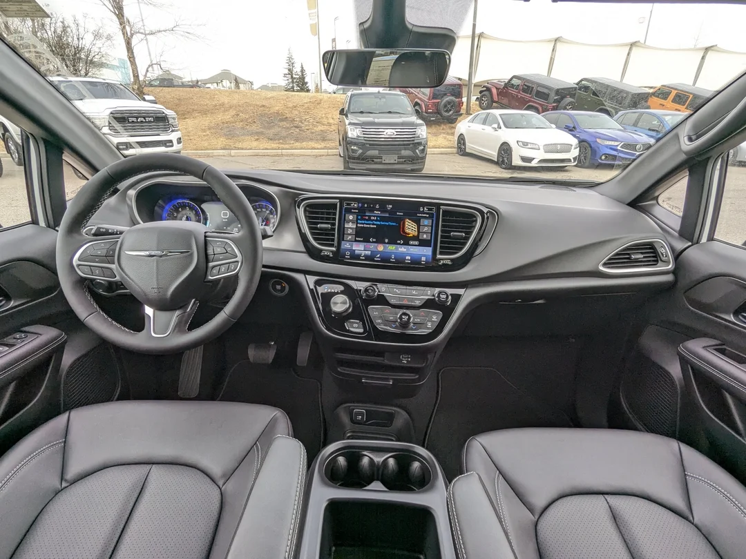 New 2026 White Chrysler SXT - - FWD - Power Liftgate - Power Sliding Doors - Leather & More! image 25