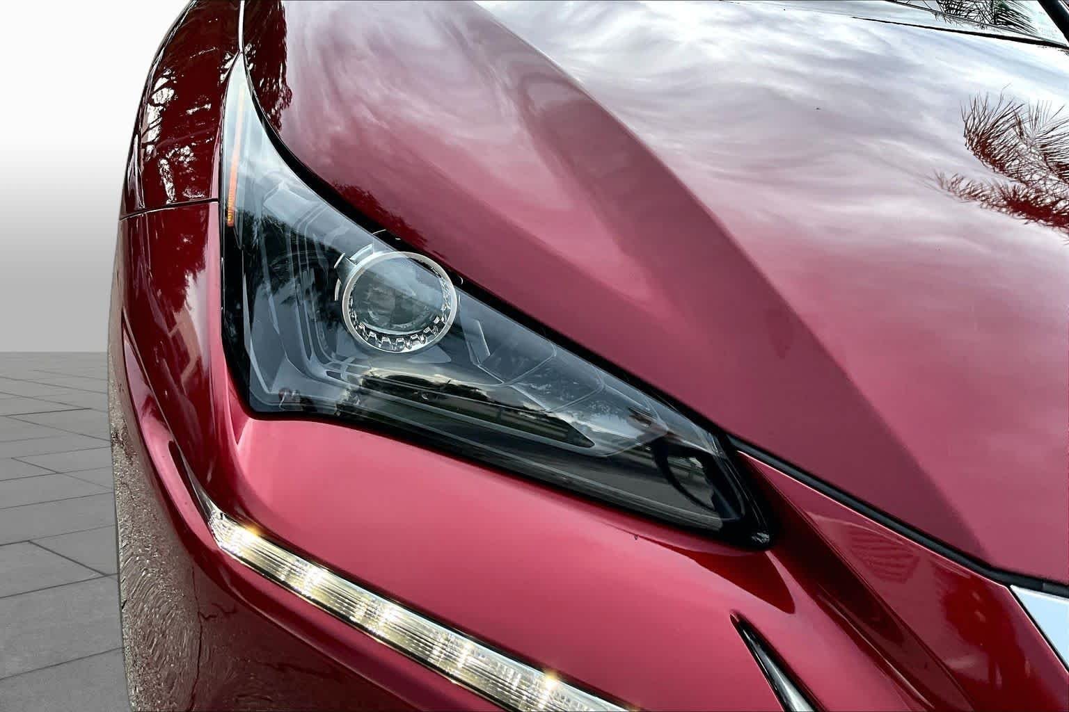 Used 2020 Matador Red Mica Lexus  image 28