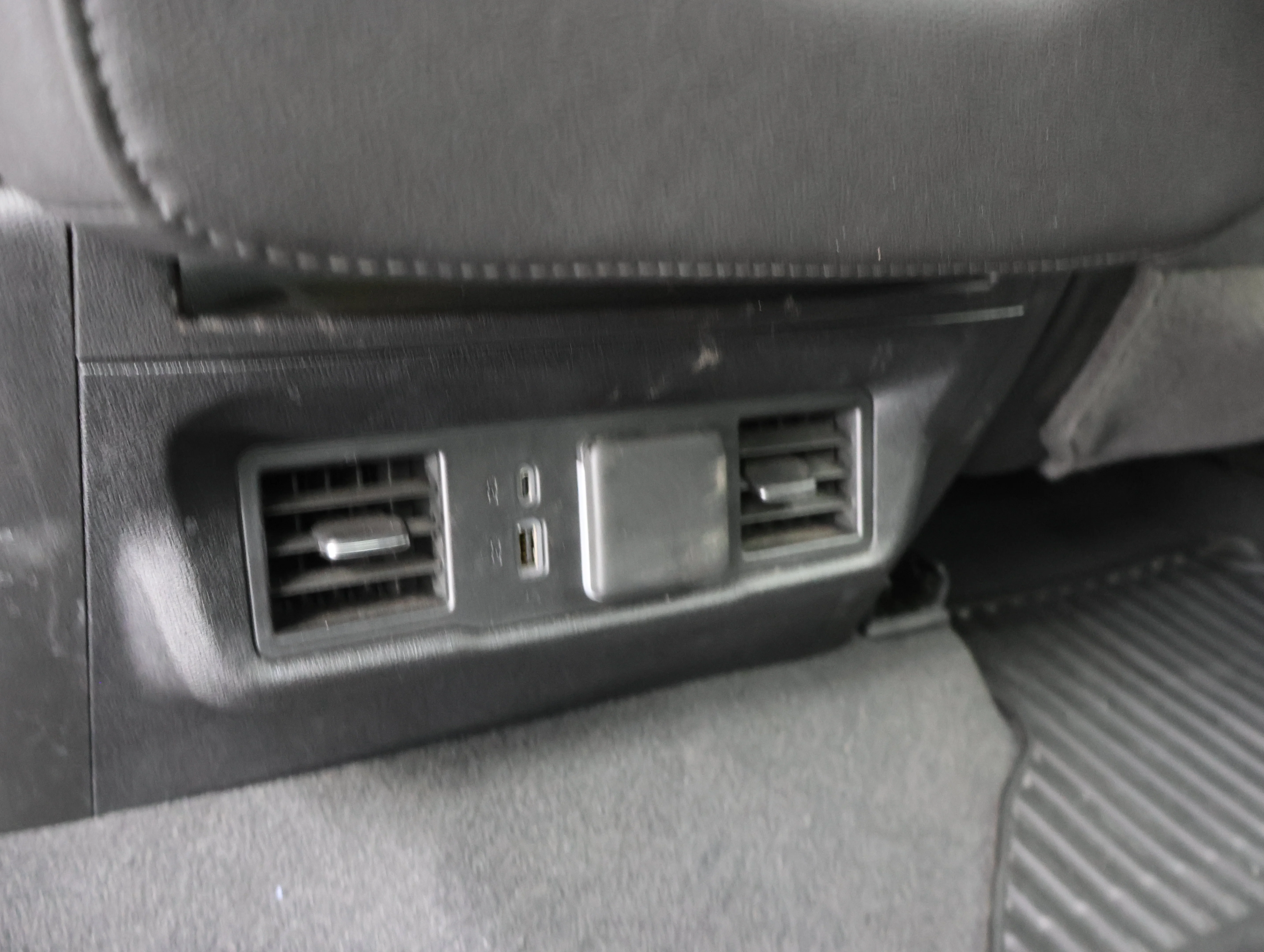 Used 2025 Summit White GMC SLE image 37
