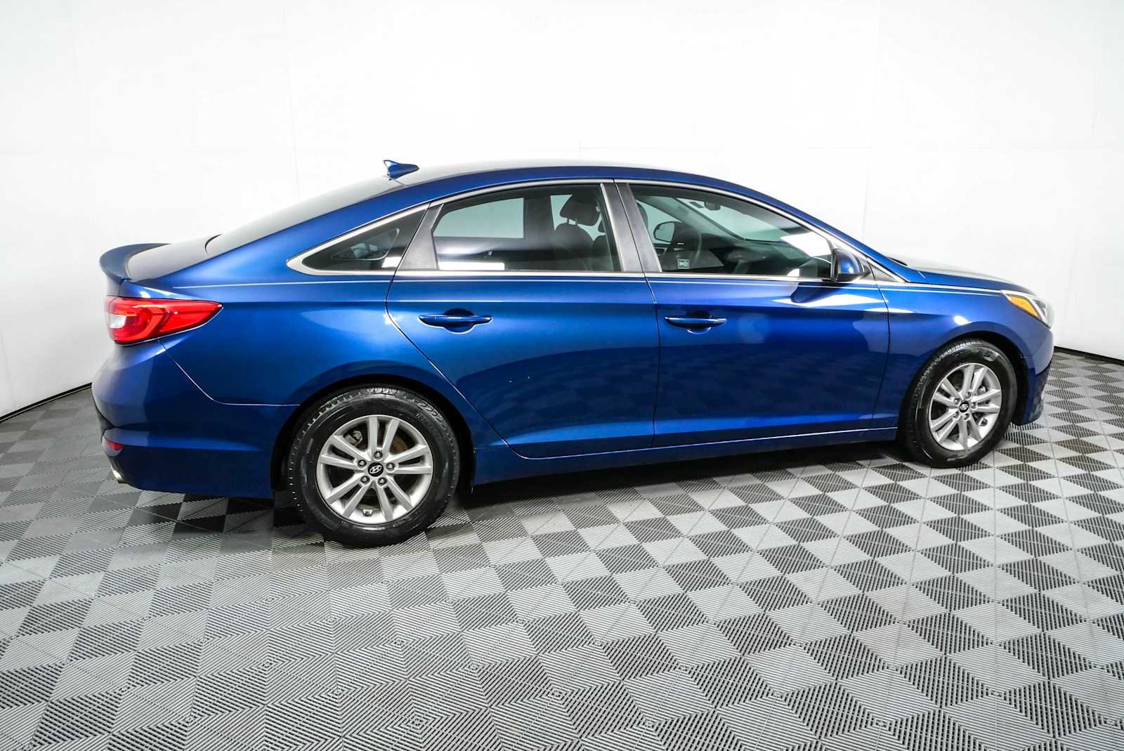 Used 2017 Hyundai Sonata SE with VIN 5NPE24AF1HH587950 for sale in Chamblee, GA