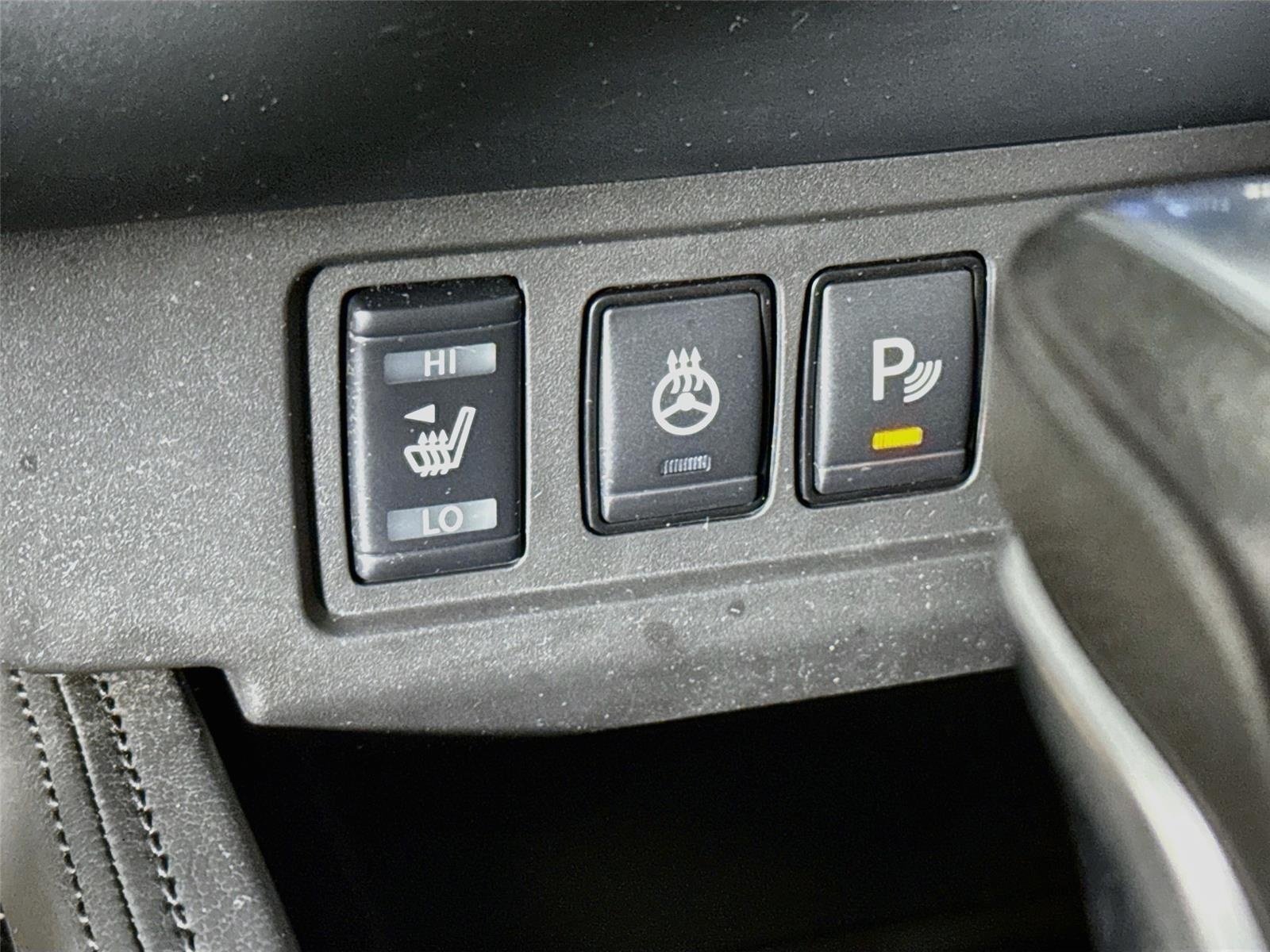 Used 2022 Boulder Grey Pearl Nissan PRO-4X image 23