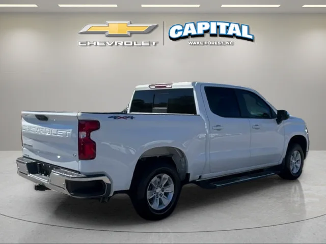 Used 2024 Summit White Chevrolet LT image 9