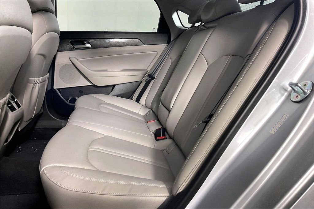 Used 2019 Silver Hyundai Limited image 3